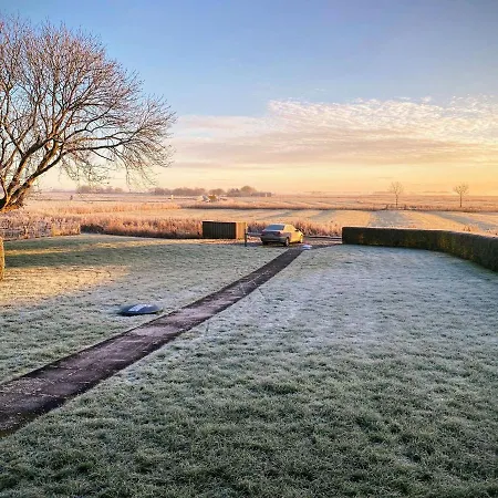 In With A Fireplace And A Beautiful Garden Holiday home Westerhever