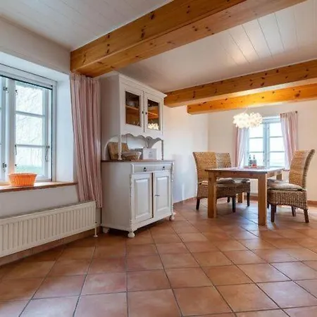 In With A Fireplace And A Beautiful Garden Holiday home