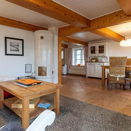 In With A Fireplace And A Beautiful Garden *